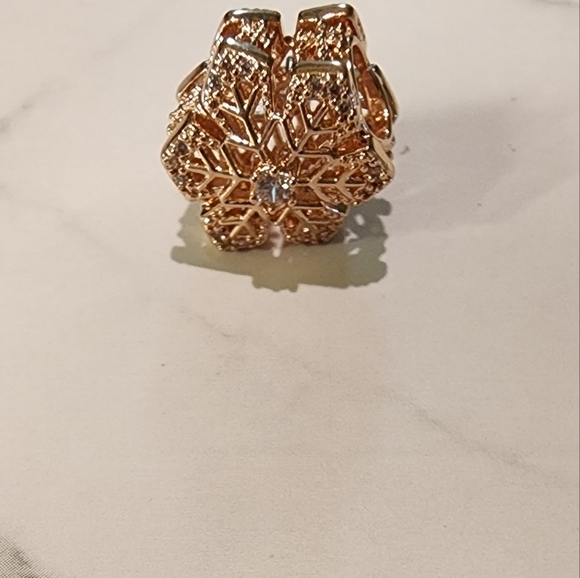 Pandora Festive Snowflake Charm - Picture 5 of 10